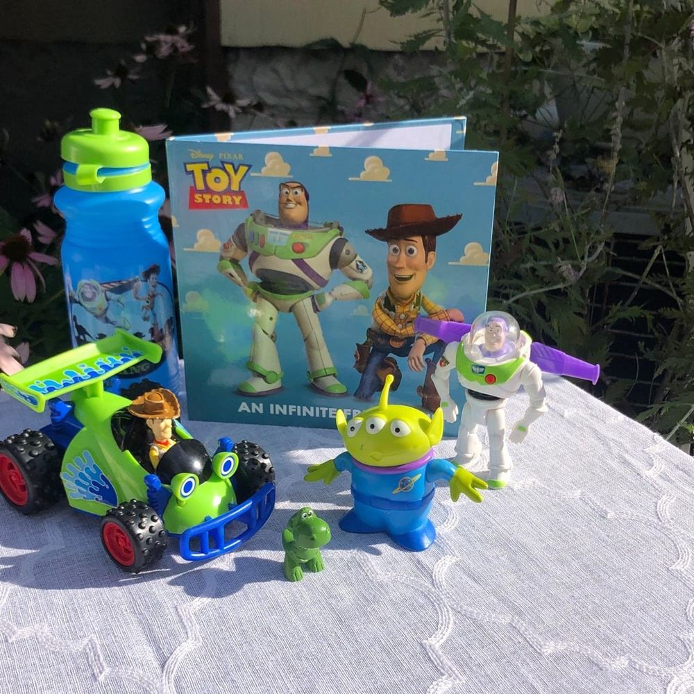 DISNEY TOY STORY lot 6 RC Car w/ Woody driving , Alien, Rex, book, water bottle